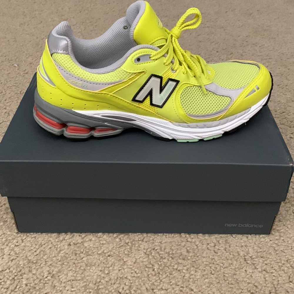 New Balance 2002 R (Neon Green)